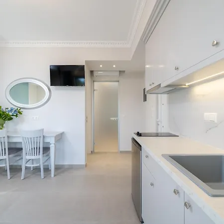 Finikas Luxury Thassos Golden *