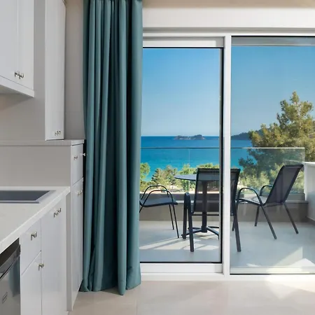 Finikas Luxury Thassos Golden *