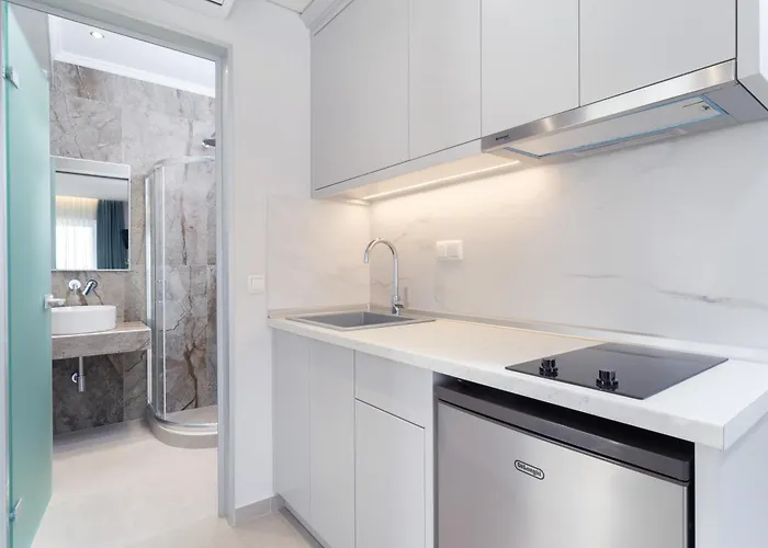 Finikas Luxury Thassos Golden Daire *