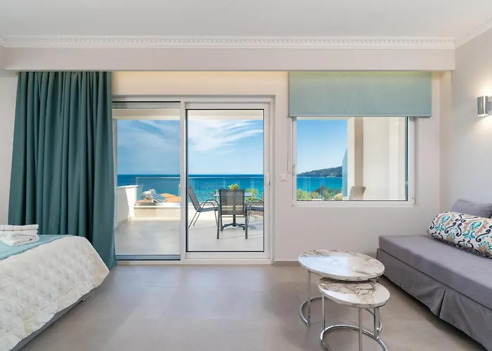 Finikas Luxury Thassos Golden Daire