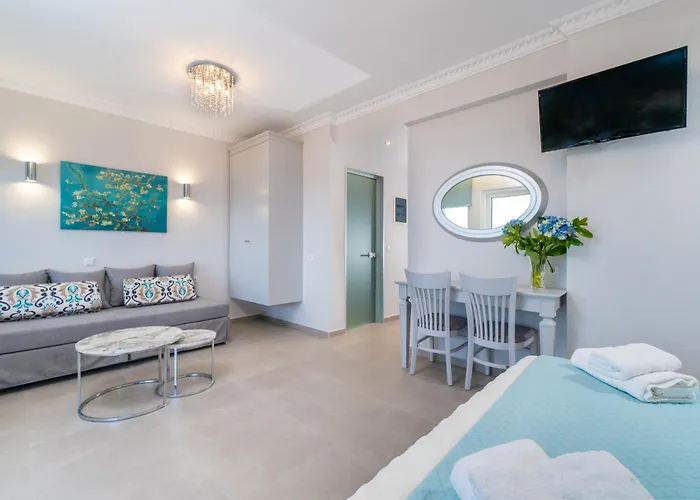 Daire Finikas Luxury Thassos Golden *