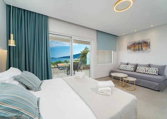 Finikas Luxury Thassos Golden Daire *