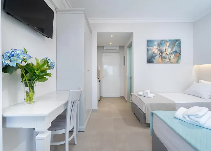 Finikas Luxury Thassos Golden Daire